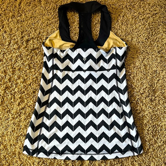 Lululemon Women's Scoop Neck Tank Top - Picture 2 of 3